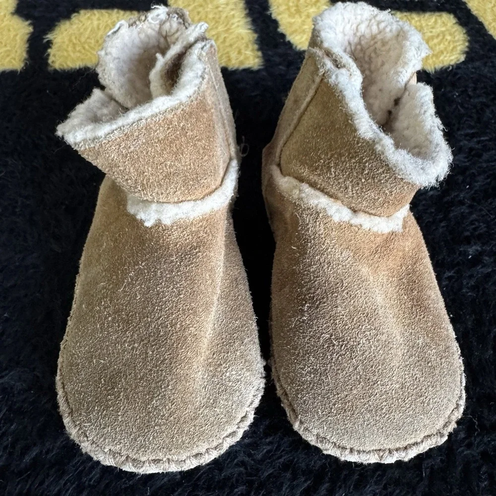 Size 4/5 - UGG Jesse Bow II Infant Booties Chestnut Suede Sheepskin 1018136I